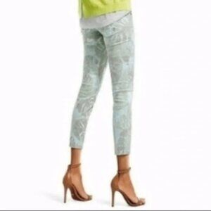 💰BOGO💰 cAbi Leaf Print Cropped Jeans With Pockets & Belt Loops sz 8